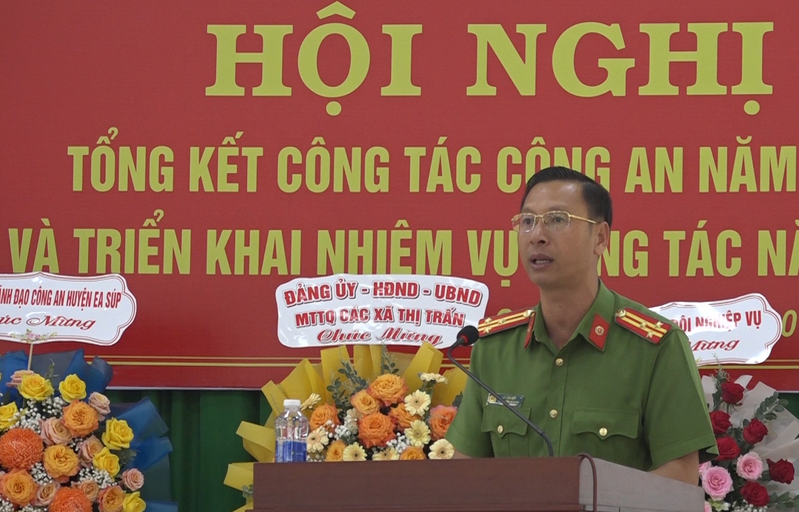 Thượng tá Lý Văn Kết – Bí thư Đảng ủy, Trưởng Công an huyện chủ trì hội nghị